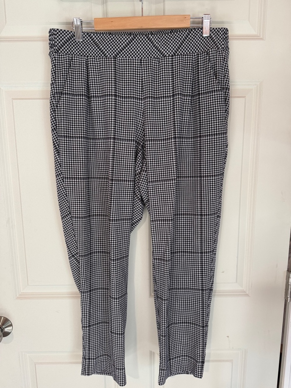 Torrid Houndstooth Ankle Length Pull-On Pants Size 0 (L/12)